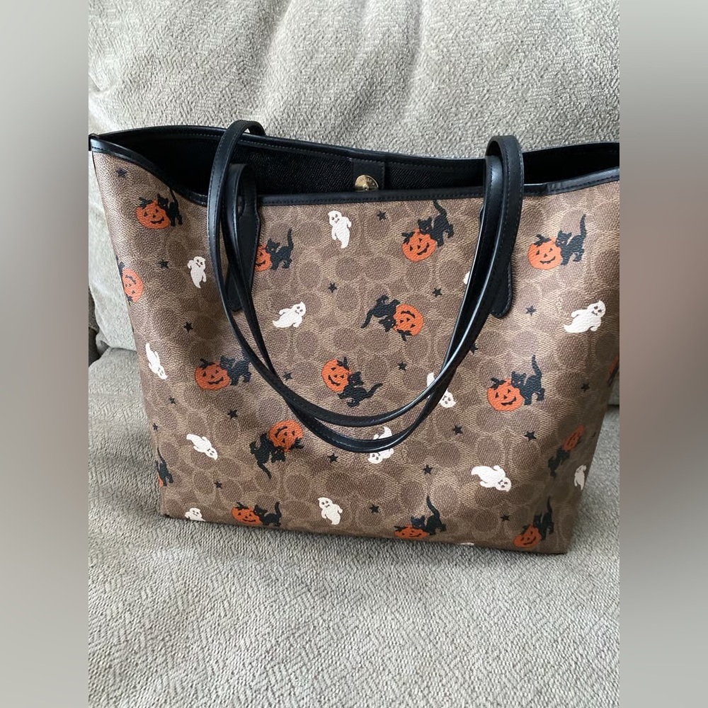 Coach 2024 Halloween City Tote - Picture 4 of 6